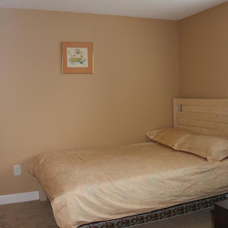 Quiet And Comfortable Homestay Oakville Bagian luar foto